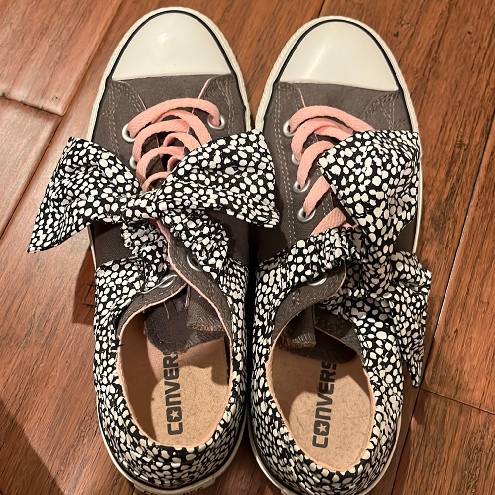 Women’s converse size 9